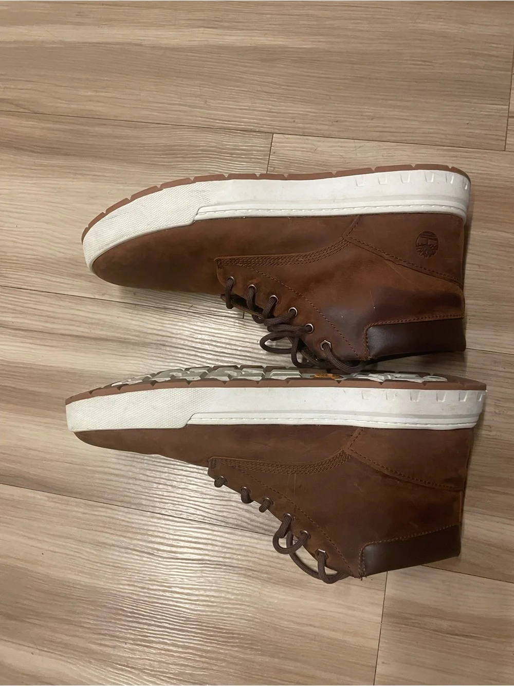 Timberland Men's Size 12 Brown Leather Chukka Boots with White Sole. Ankle boots